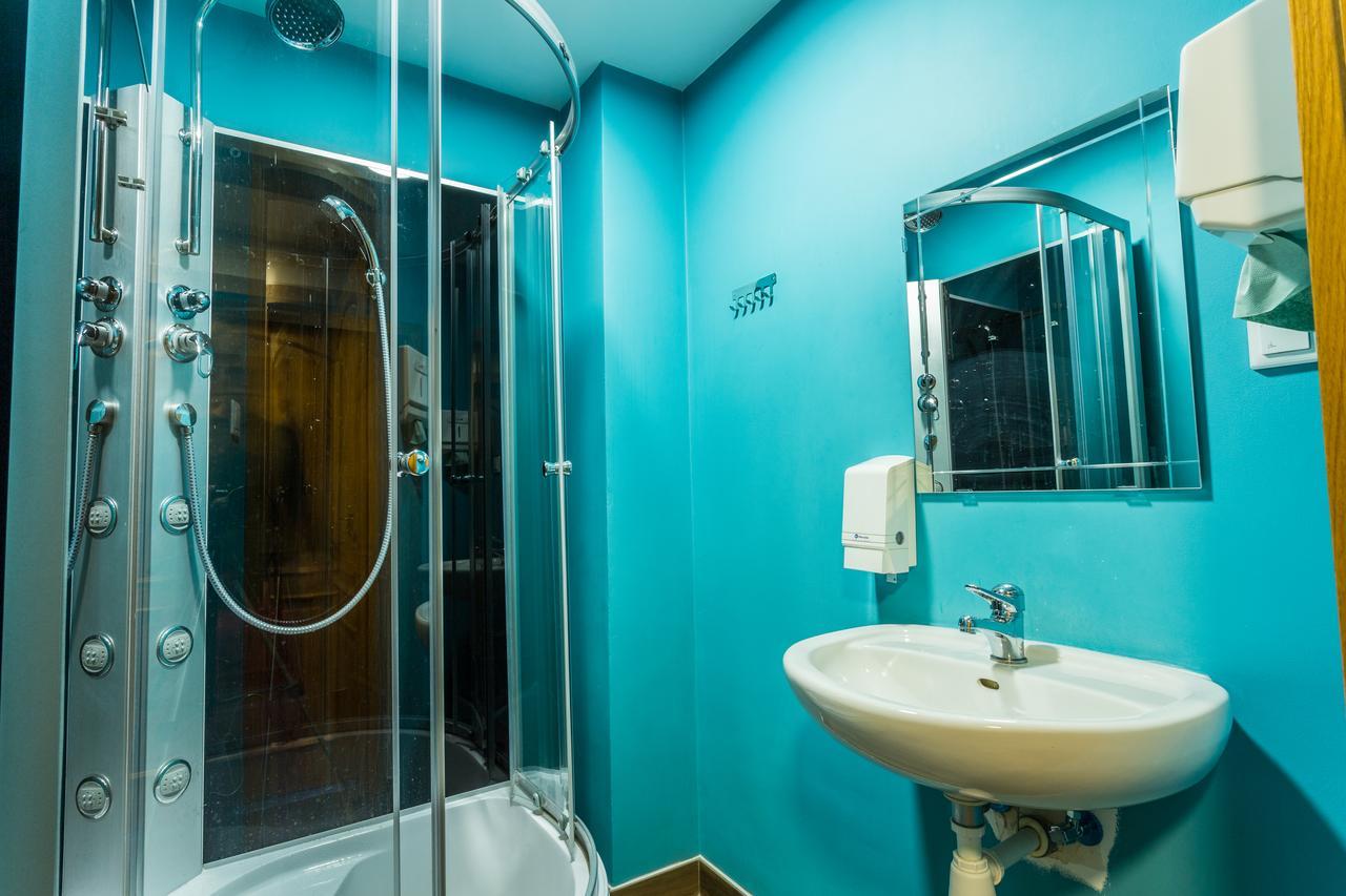 Greenwood Hostel Centrum วอร์ซอ ภายนอก รูปภาพ
